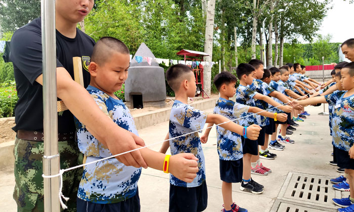 “飞虎队”夏令营成员体验湖北科技发展成果