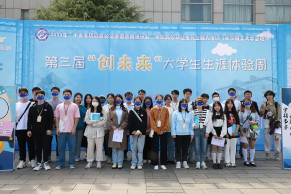 提前两个月投简历大学生暑假实习忙心里却有